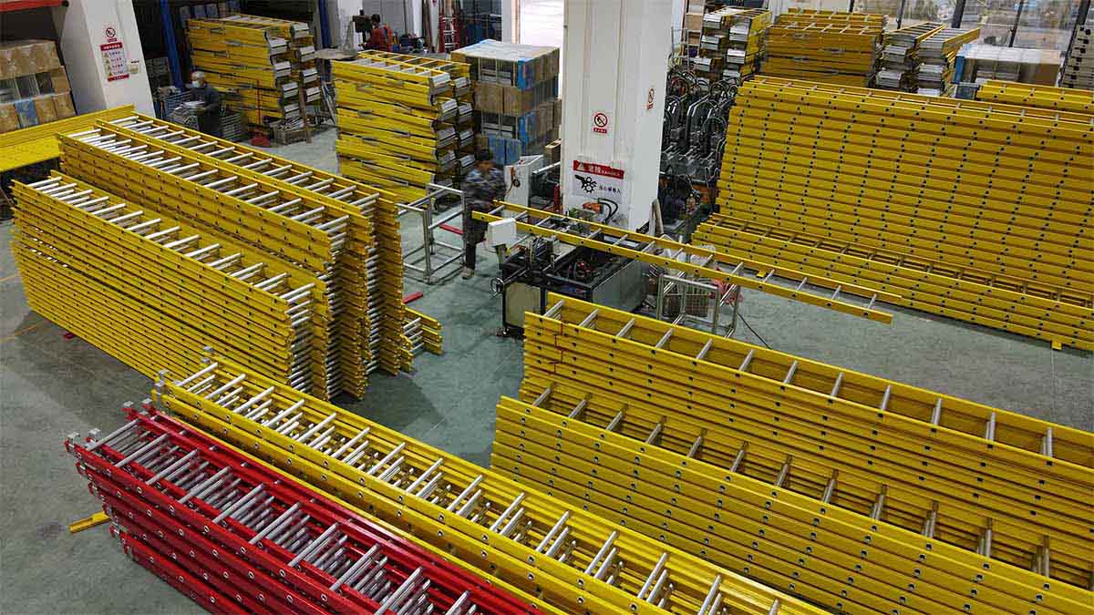 EN131 Red and Yellow FRP Ladder Aluminum and Fiberglass Extension Ladder (2)