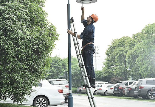 How to choose the right ladder for your job and use it safely?