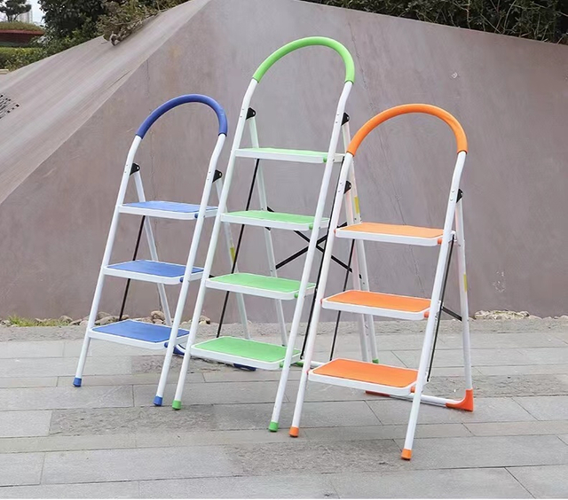 Custom color 2/3/4/5 steps folding iron step stool ladder whloesale